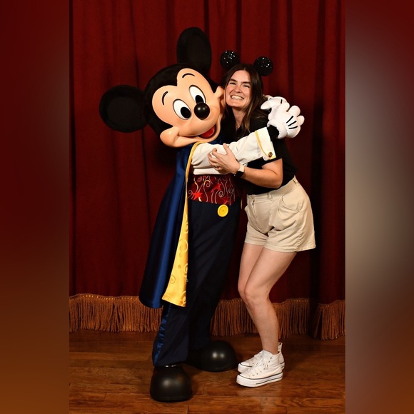 Hiya Pals! I’m your Posher, Kristen! ⭐️ - Picture 4 of 9